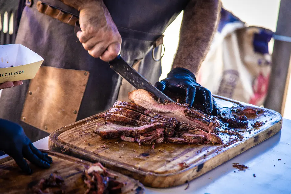 Corte da carne na tábua