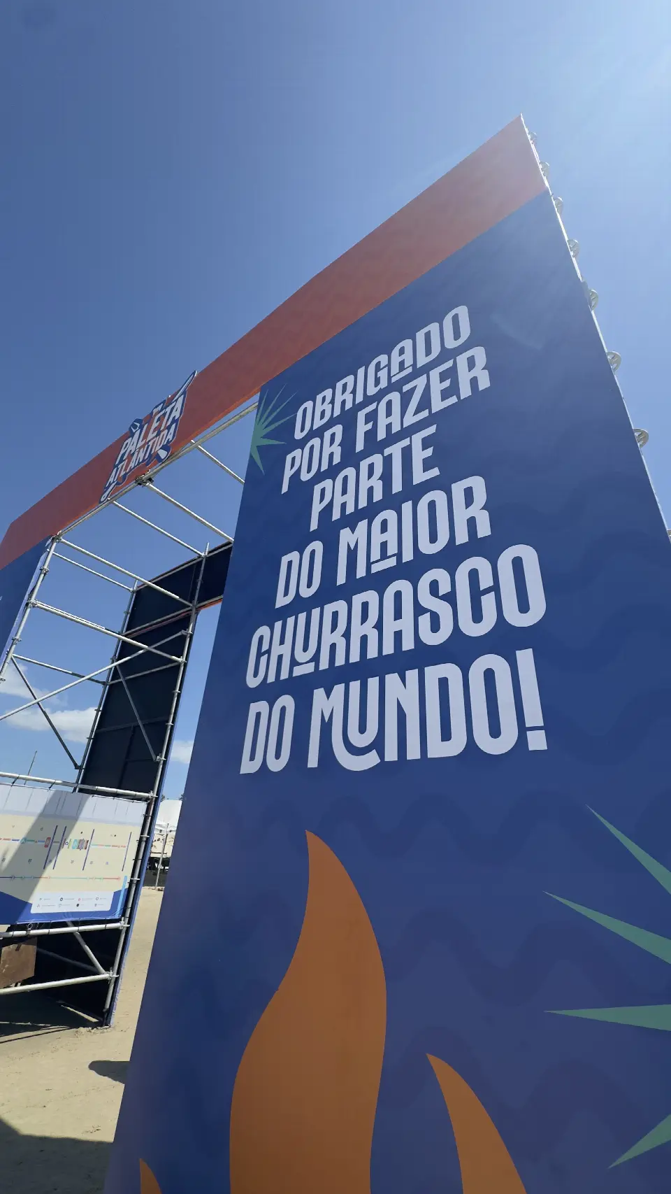 Placa: obrigado por fazer parte do maior churrasco do mundo