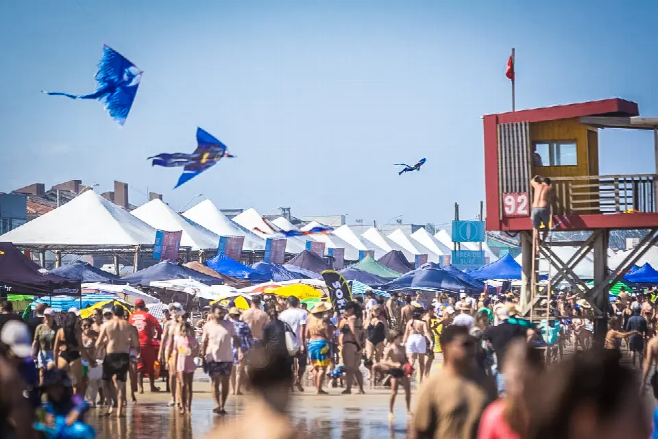 100 mil pessoas — Paleta Atlântida 2024